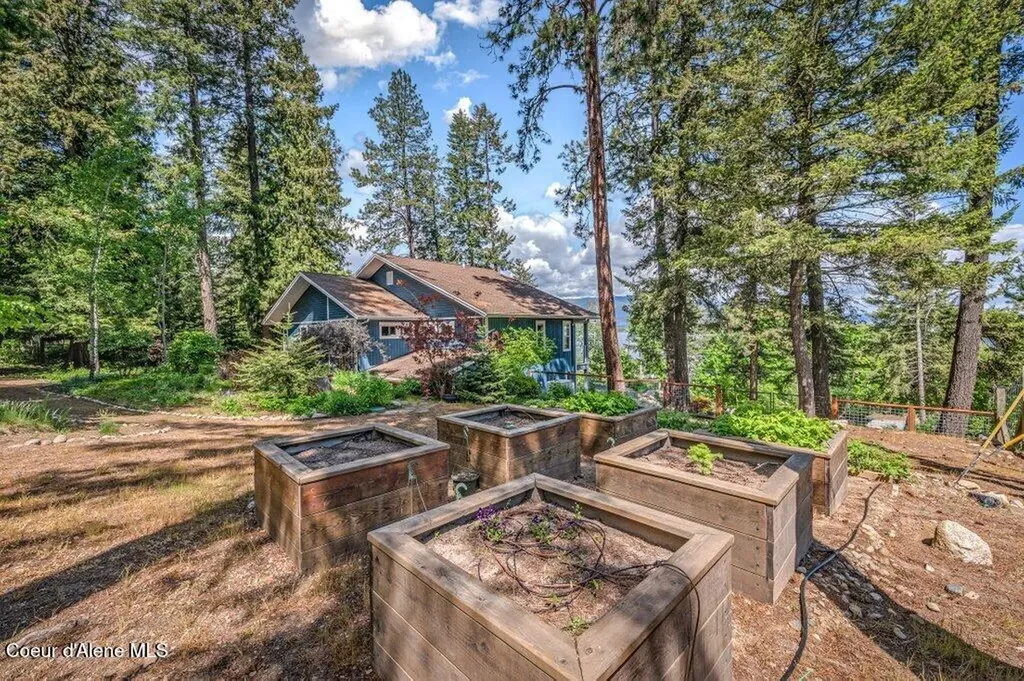 16 Hawkins Road Sagle ID 83860
