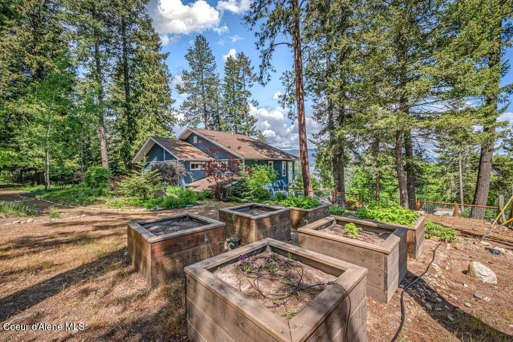 16 Hawkins Road Sagle ID 83860