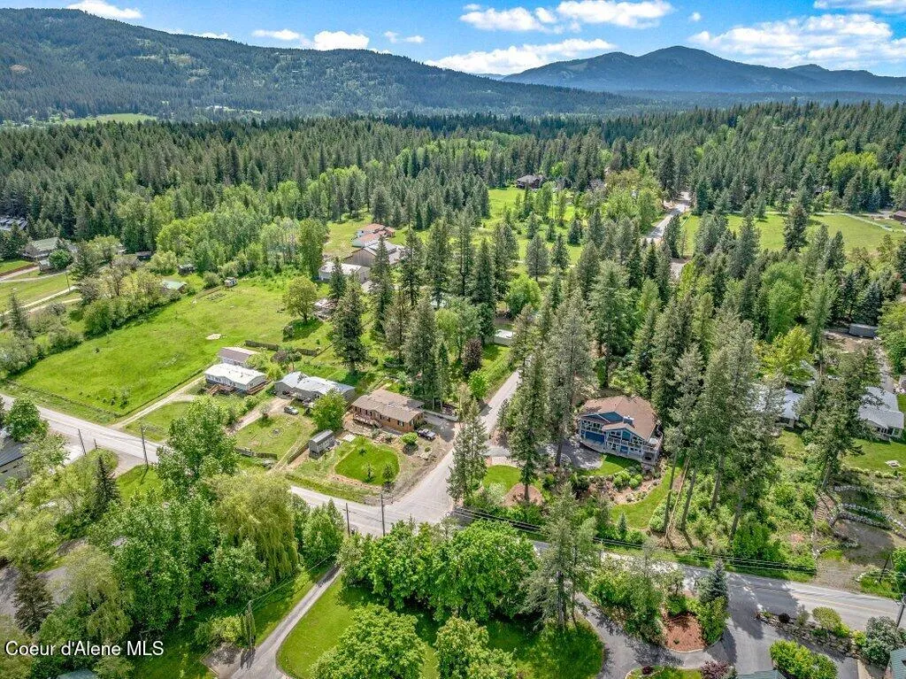 16 Hawkins Road Sagle ID 83860
