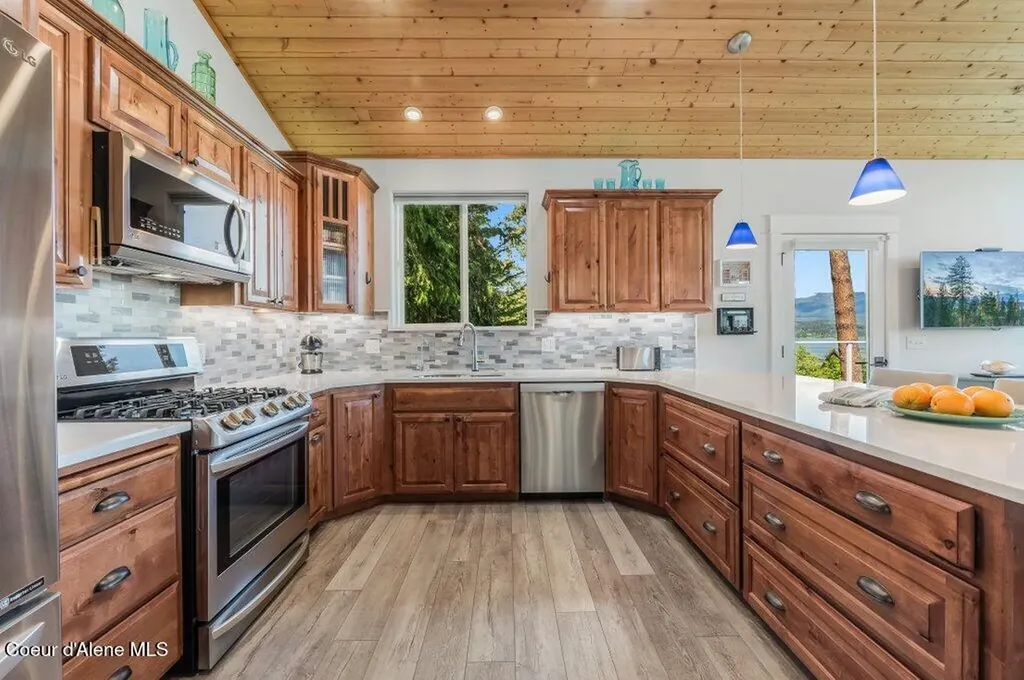 16 Hawkins Road Sagle ID 83860