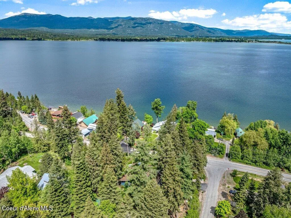 16 Hawkins Road Sagle ID 83860