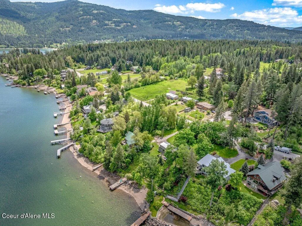 16 Hawkins Road Sagle ID 83860