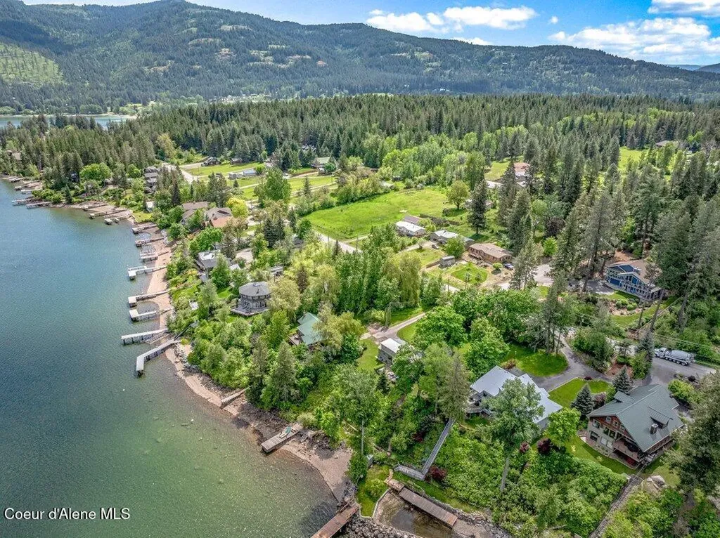 16 Hawkins Road Sagle ID 83860