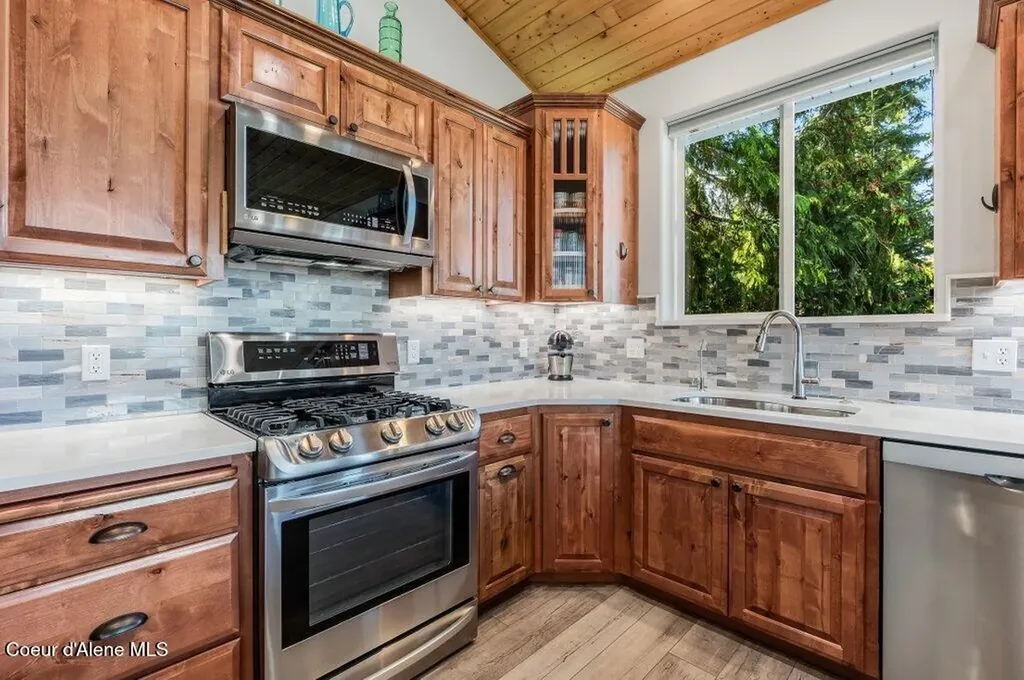 16 Hawkins Road Sagle ID 83860