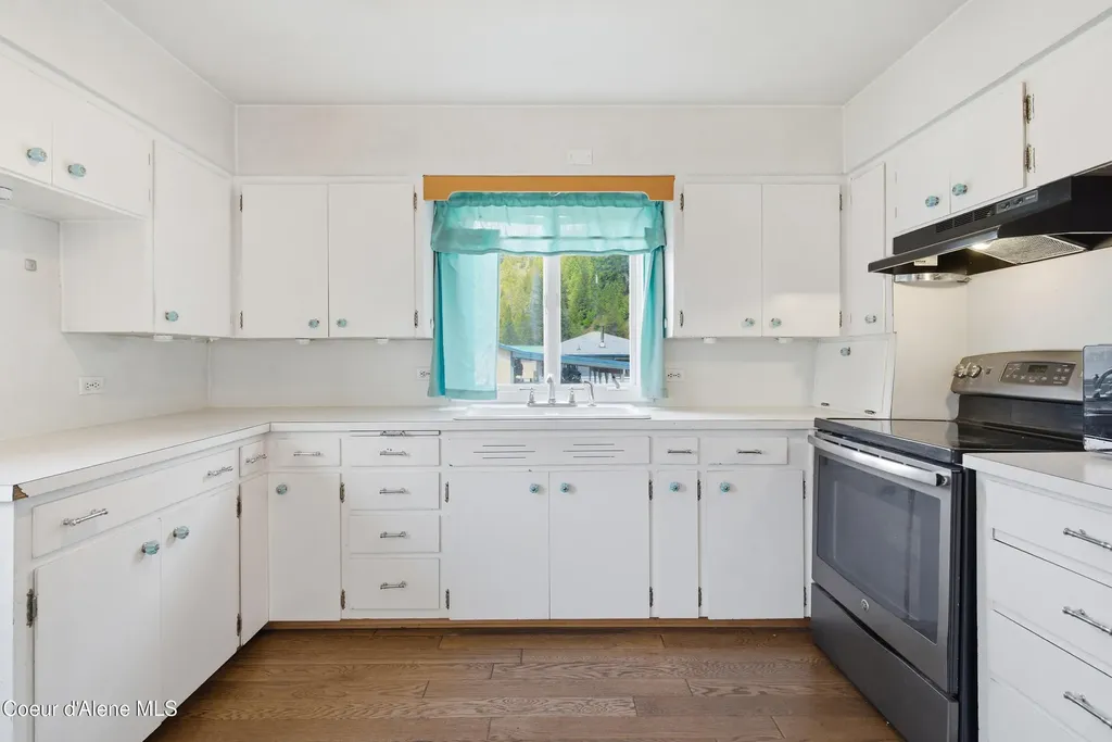 516 West Fork Pine Creek Road Pinehurst ID 83850