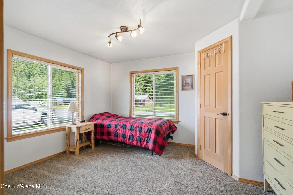 516 West Fork Pine Creek Road Pinehurst ID 83850