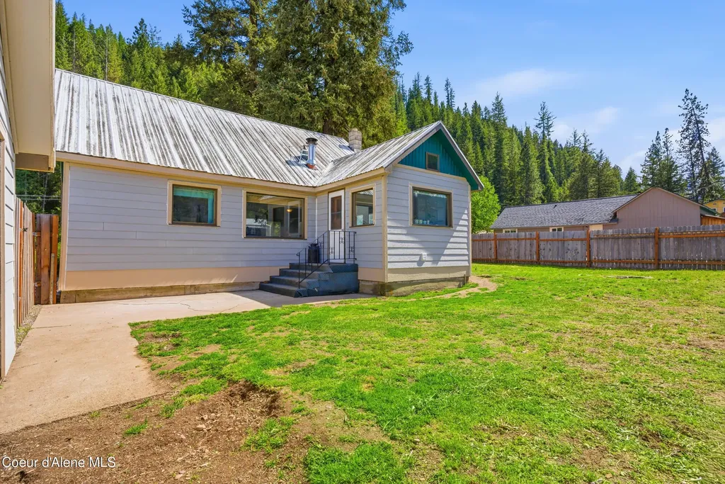 516 West Fork Pine Creek Road Pinehurst ID 83850