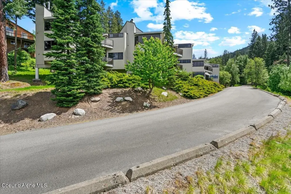 3570 E Tobler Road Hayden ID 83835