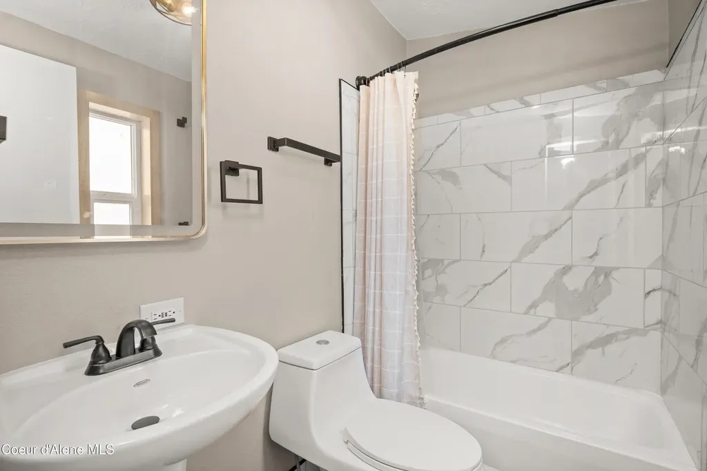 2058 W Lady Anne Way Post Falls ID 83854