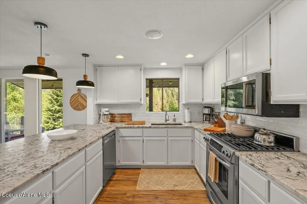 11901 N Eastshore Drive Hayden ID 83835