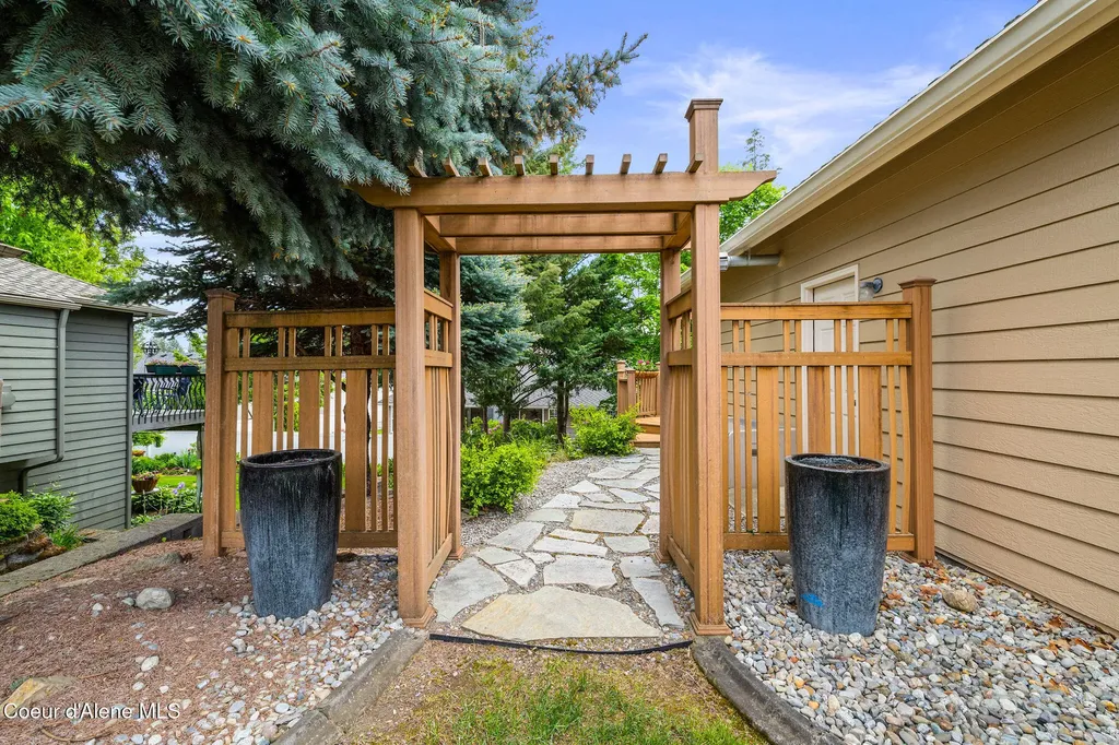 5040 E Inverness Drive Post Falls ID 83854