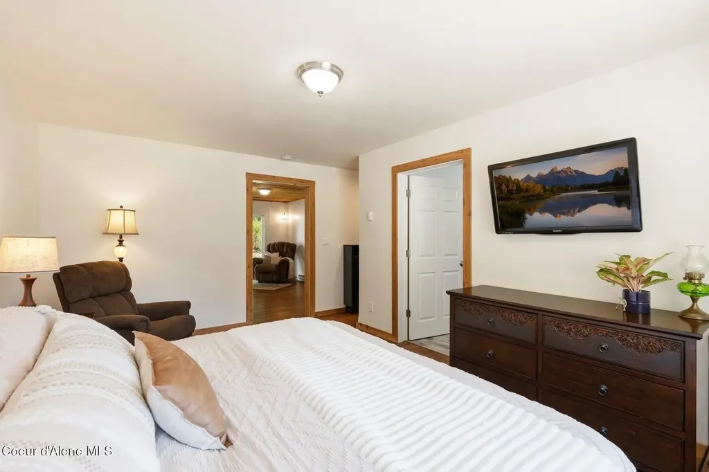 925 Lower Pack River Road Sandpoint ID 83864