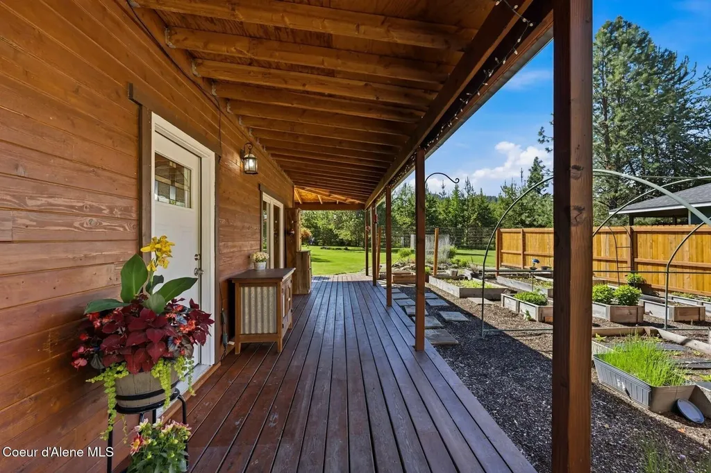 925 Lower Pack River Road Sandpoint ID 83864