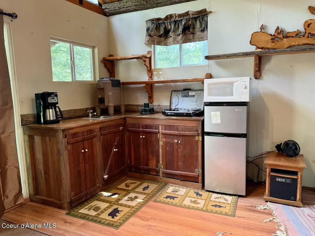 8213 Rapid Lightning Road Sandpoint ID 83864