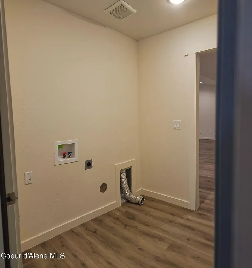 389 Hardy Loop Bonners Ferry ID 83805