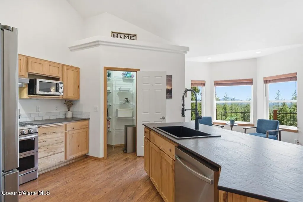 23216 N Teddy Loop Rathdrum ID 83858