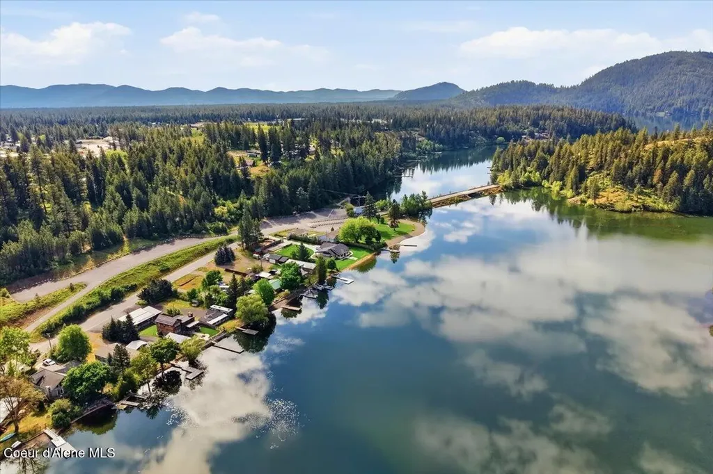 6927 W Maine Street Spirit Lake ID 83869