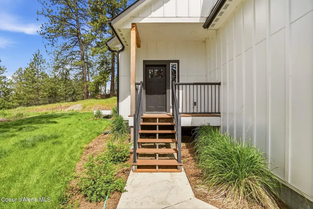 40083 Lake Terrace Court Loon Lake WA 99148