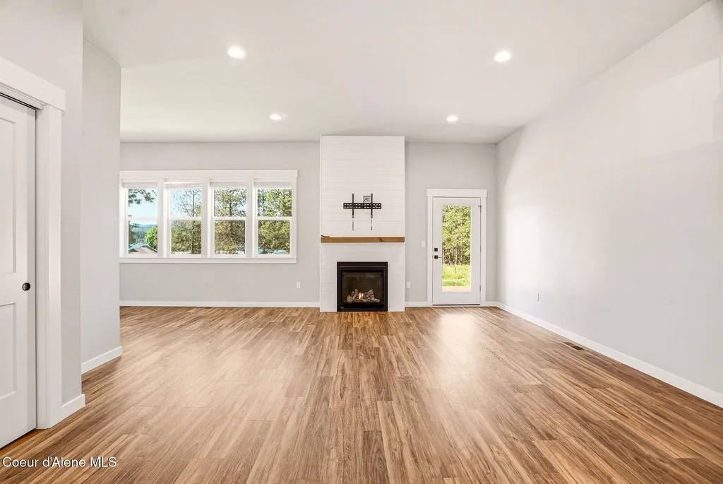 40083 Lake Terrace Court Loon Lake WA 99148
