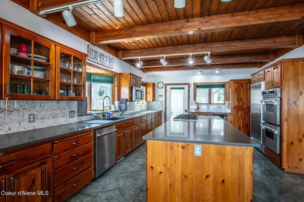 433 Campbell Point Road Laclede ID 83841
