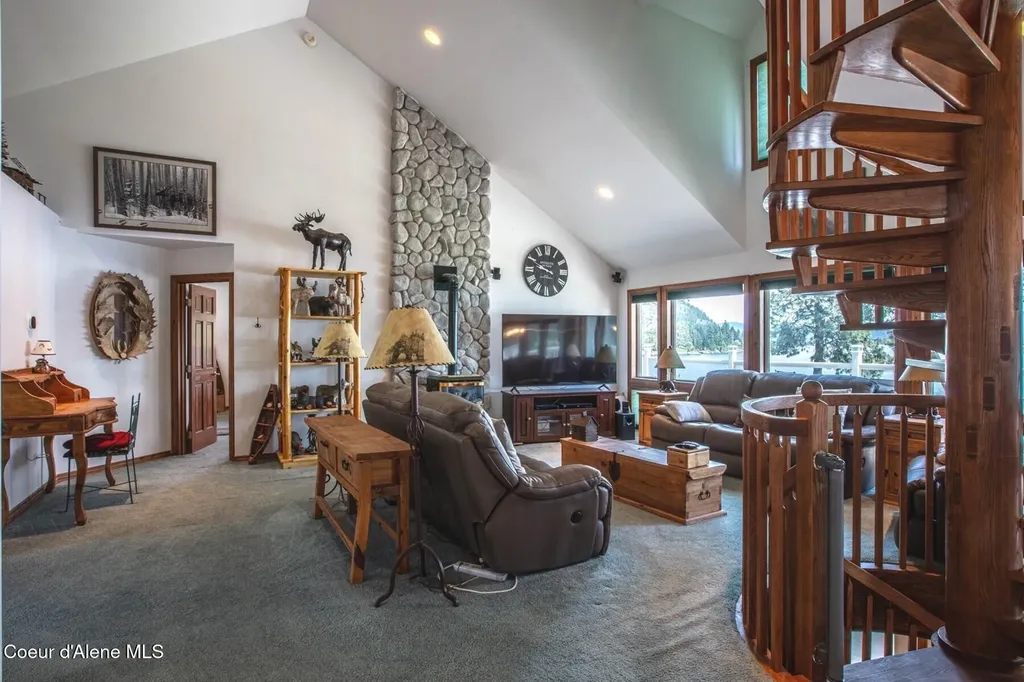 433 Campbell Point Road Laclede ID 83841