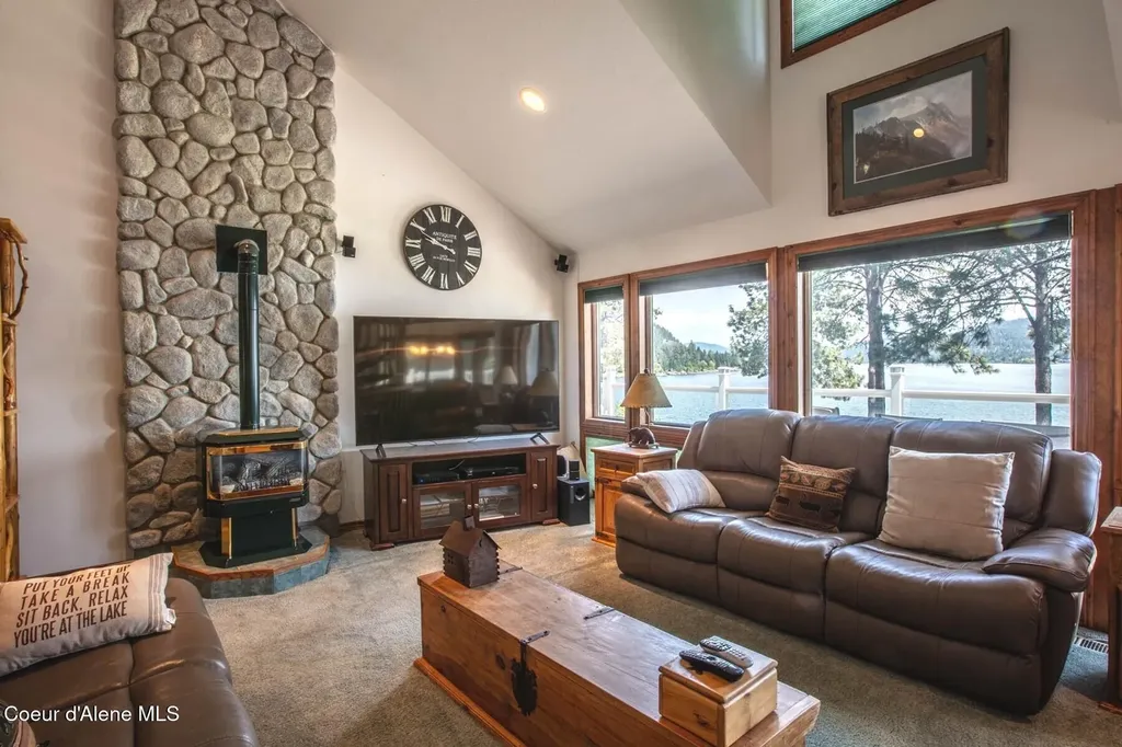 433 Campbell Point Road Laclede ID 83841