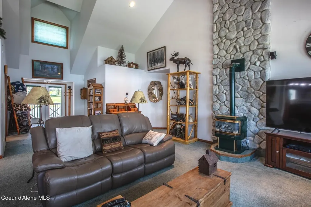 433 Campbell Point Road Laclede ID 83841