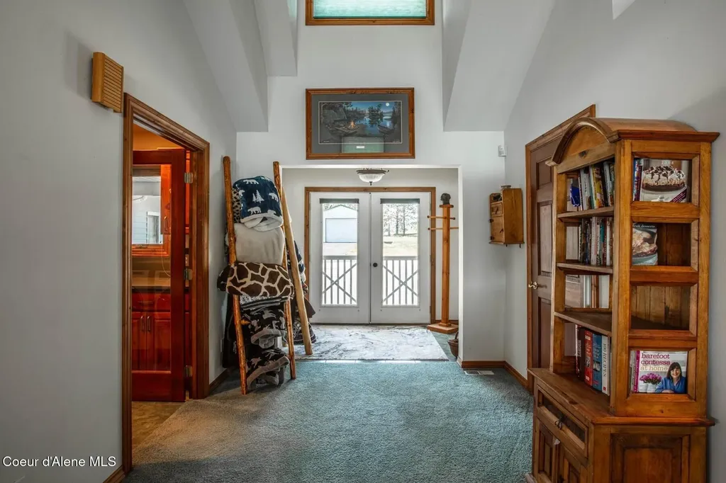 433 Campbell Point Road Laclede ID 83841