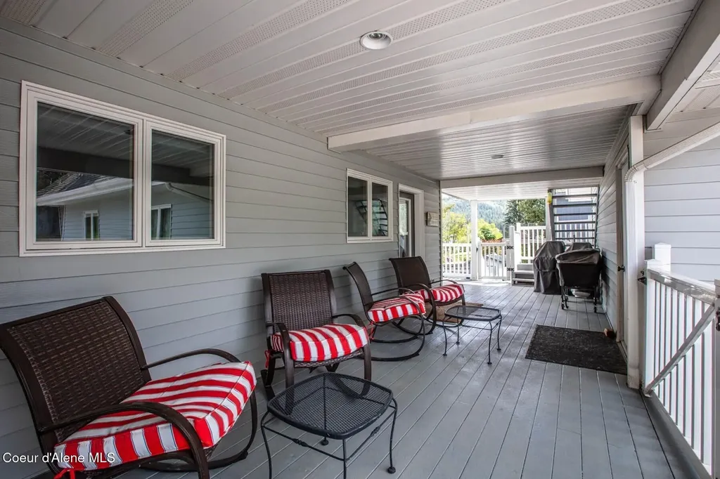 433 Campbell Point Road Laclede ID 83841