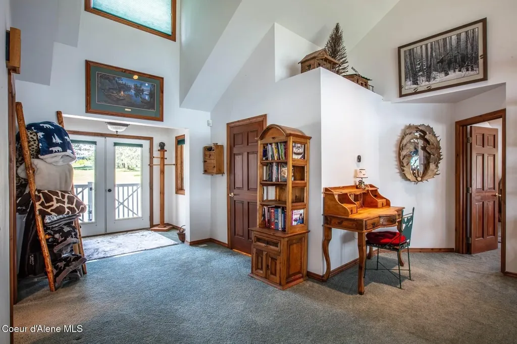 433 Campbell Point Road Laclede ID 83841