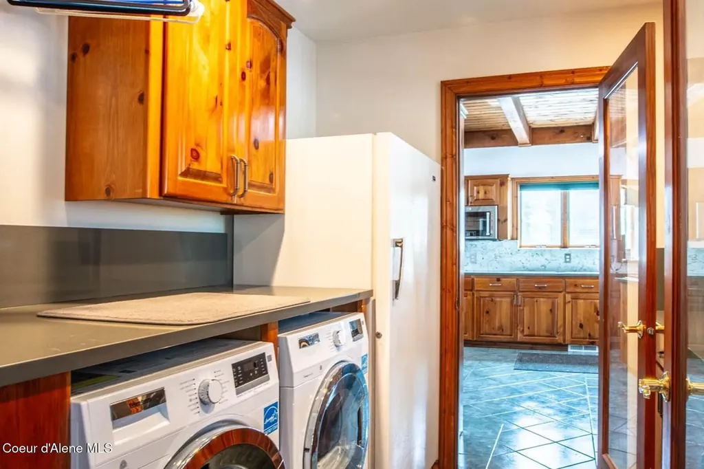 433 Campbell Point Road Laclede ID 83841
