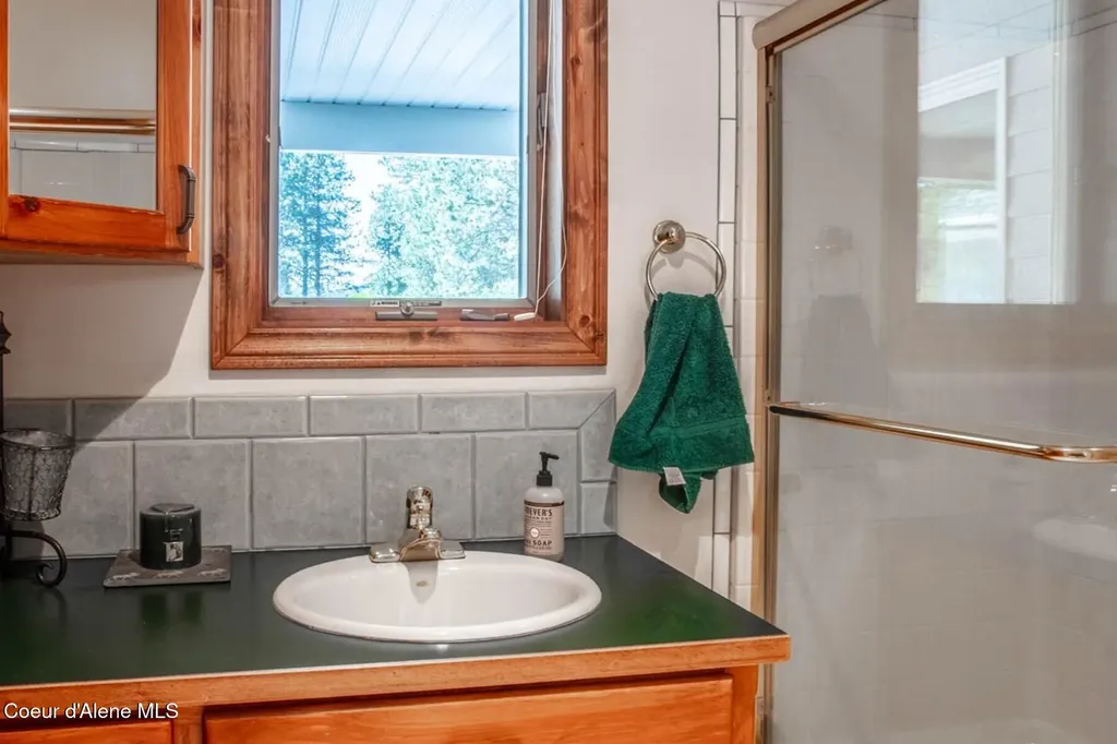 433 Campbell Point Road Laclede ID 83841