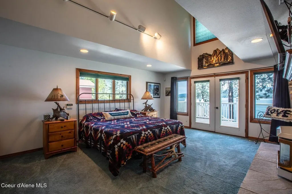433 Campbell Point Road Laclede ID 83841