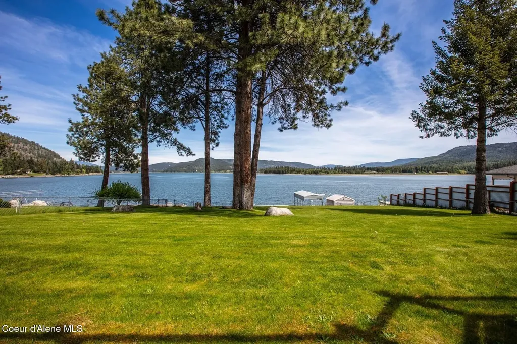 433 Campbell Point Road Laclede ID 83841