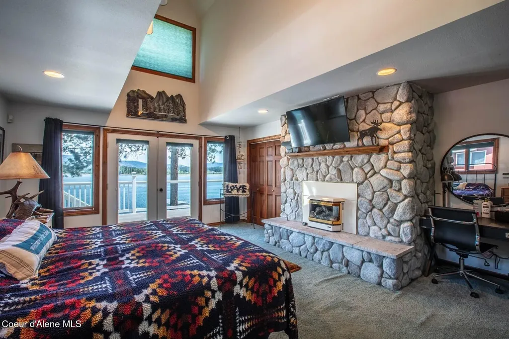 433 Campbell Point Road Laclede ID 83841