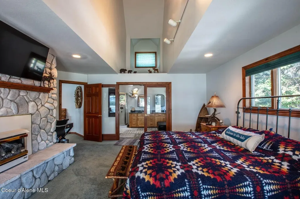 433 Campbell Point Road Laclede ID 83841