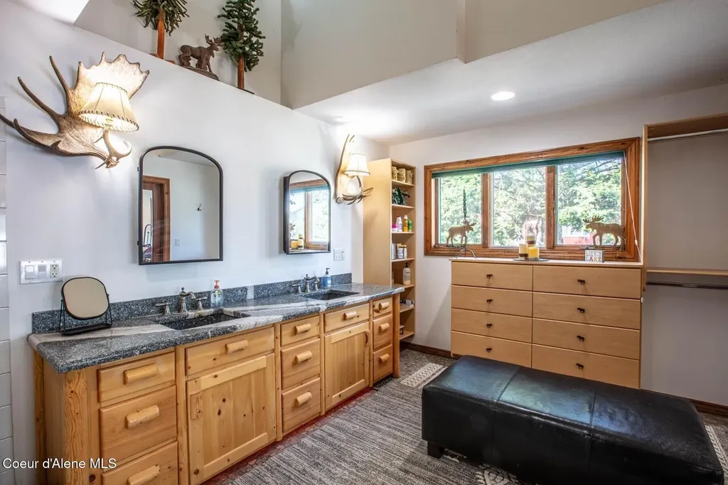 433 Campbell Point Road Laclede ID 83841