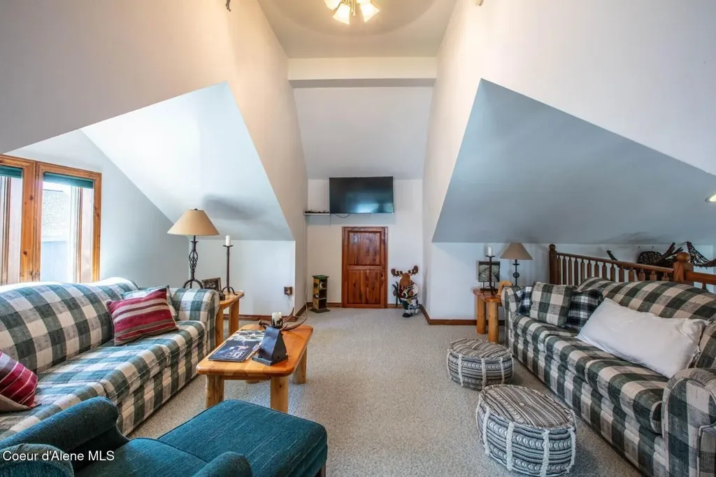 433 Campbell Point Road Laclede ID 83841