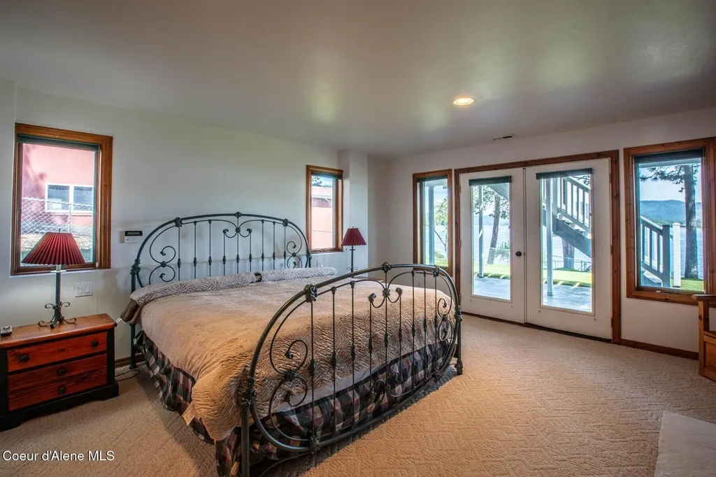 433 Campbell Point Road Laclede ID 83841