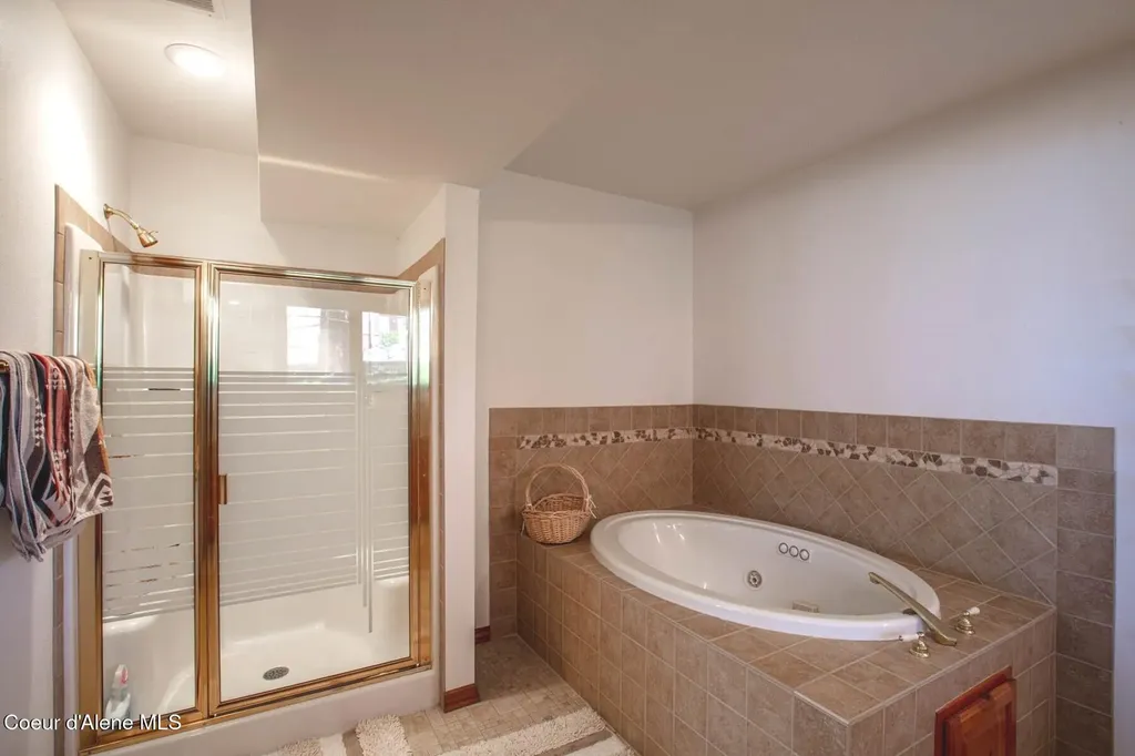 433 Campbell Point Road Laclede ID 83841