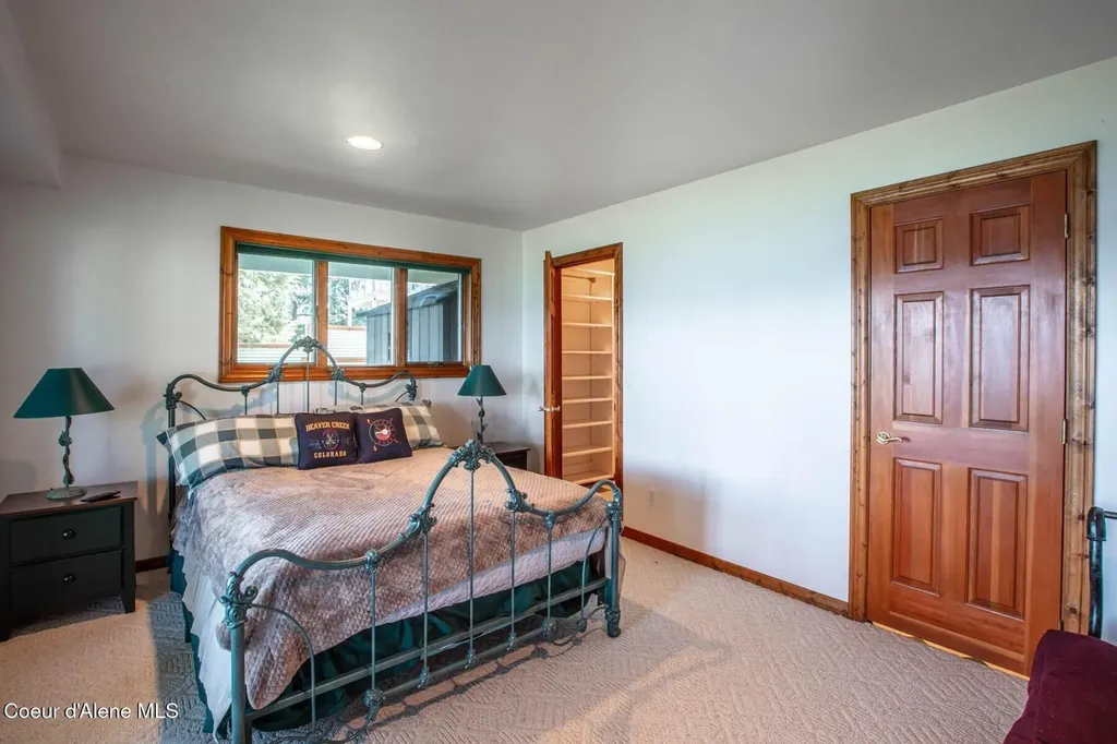 433 Campbell Point Road Laclede ID 83841