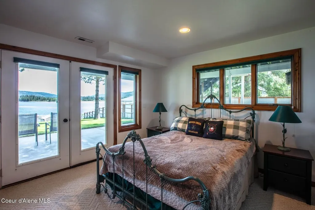 433 Campbell Point Road Laclede ID 83841