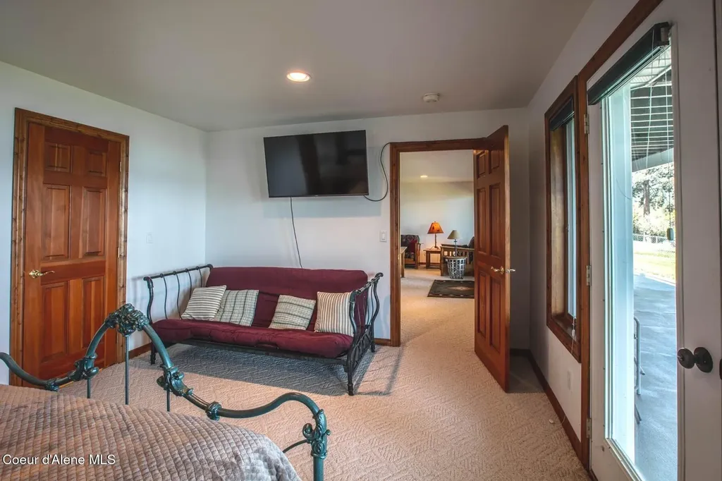 433 Campbell Point Road Laclede ID 83841