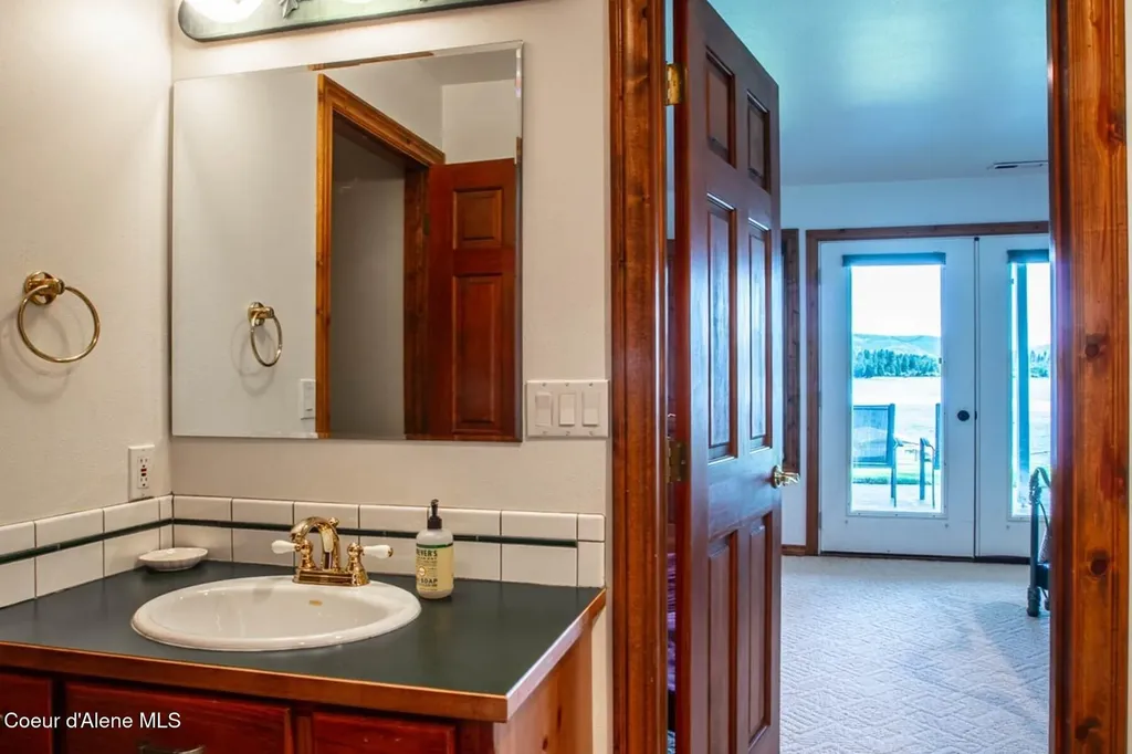 433 Campbell Point Road Laclede ID 83841
