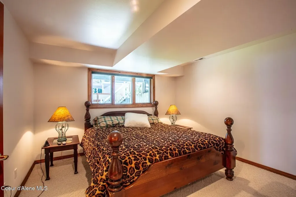 433 Campbell Point Road Laclede ID 83841