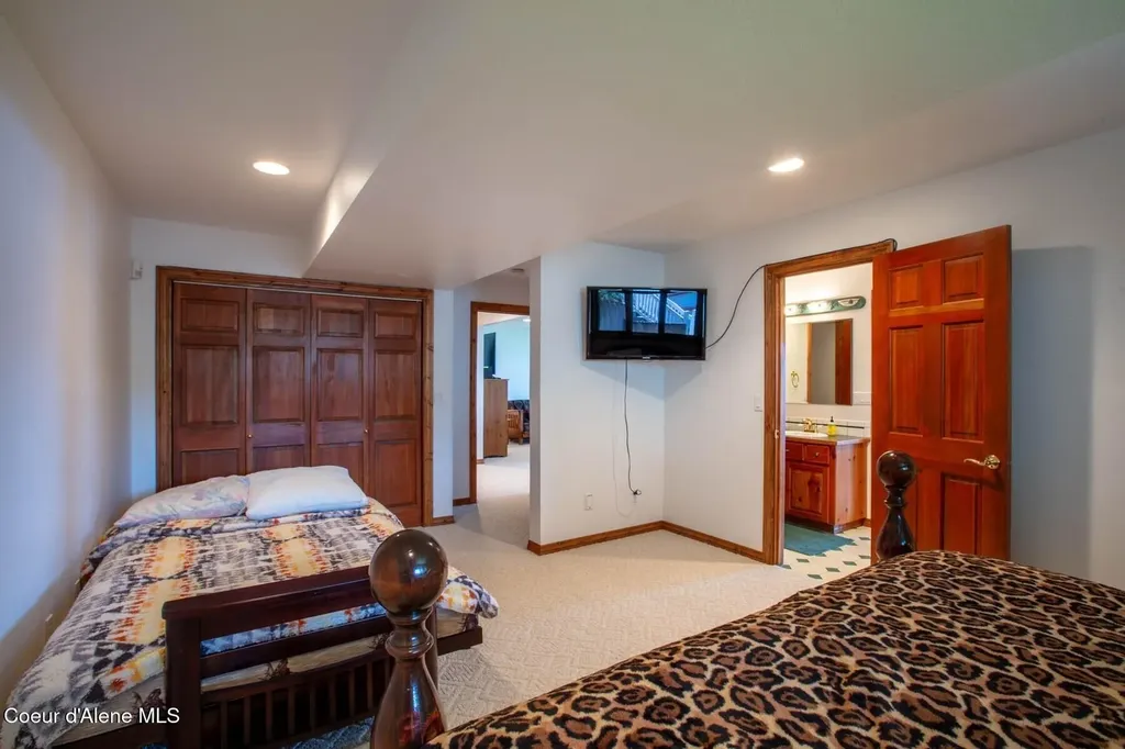433 Campbell Point Road Laclede ID 83841
