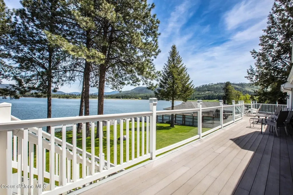 433 Campbell Point Road Laclede ID 83841