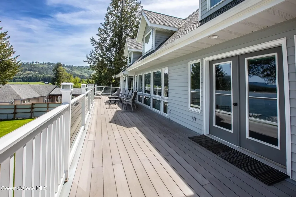 433 Campbell Point Road Laclede ID 83841