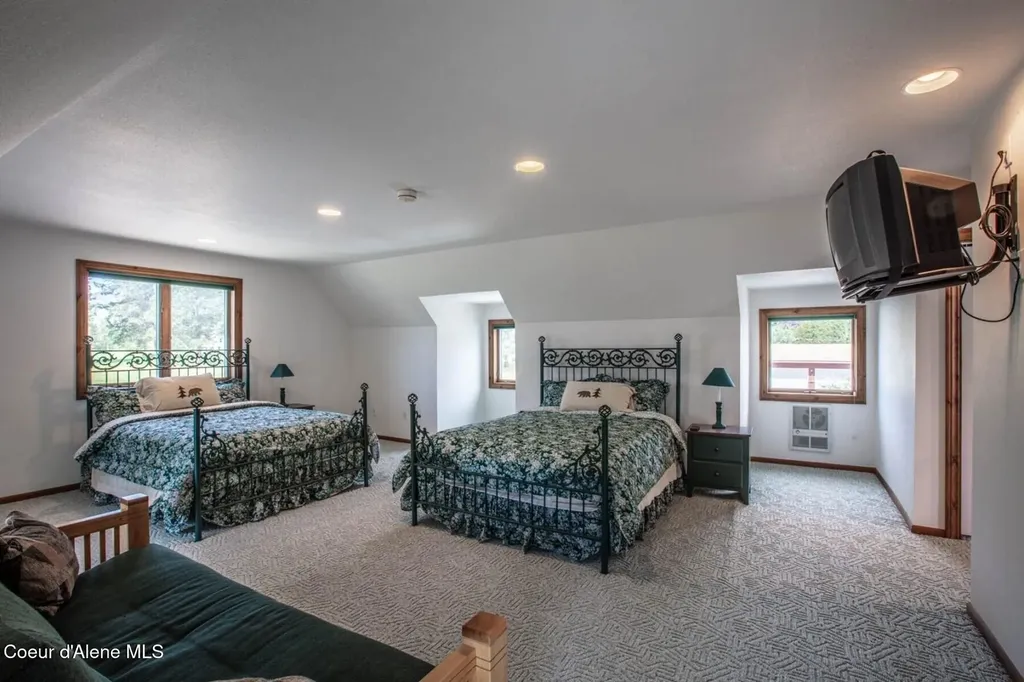 433 Campbell Point Road Laclede ID 83841