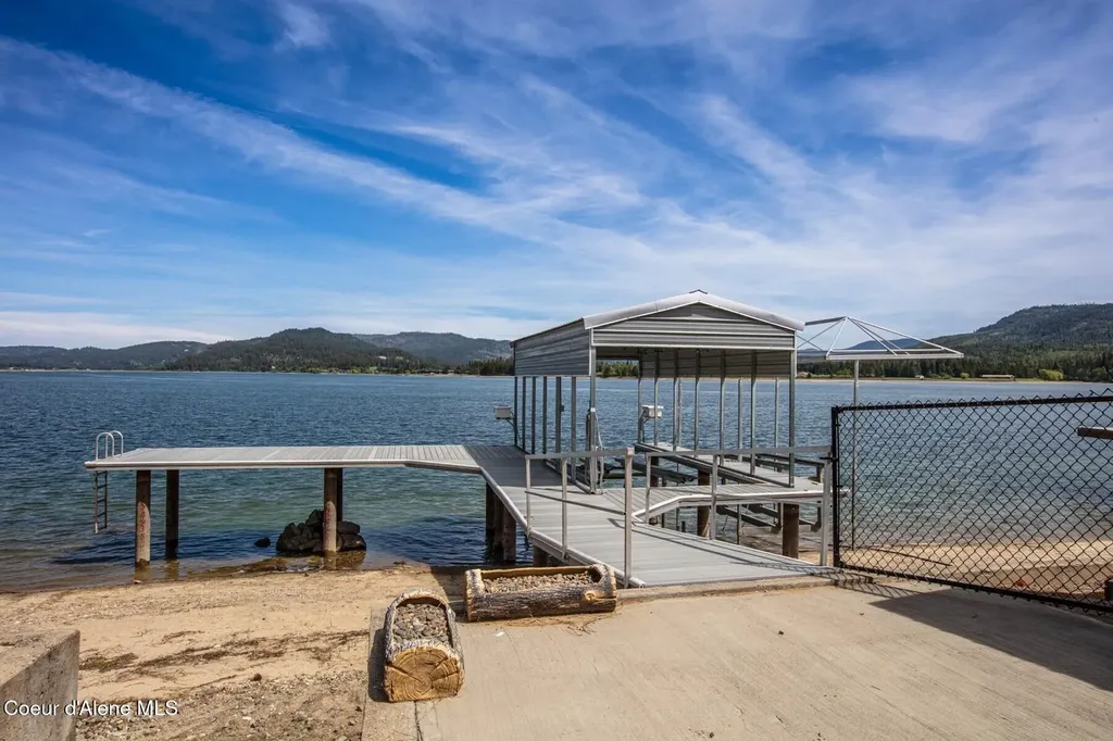 433 Campbell Point Road Laclede ID 83841